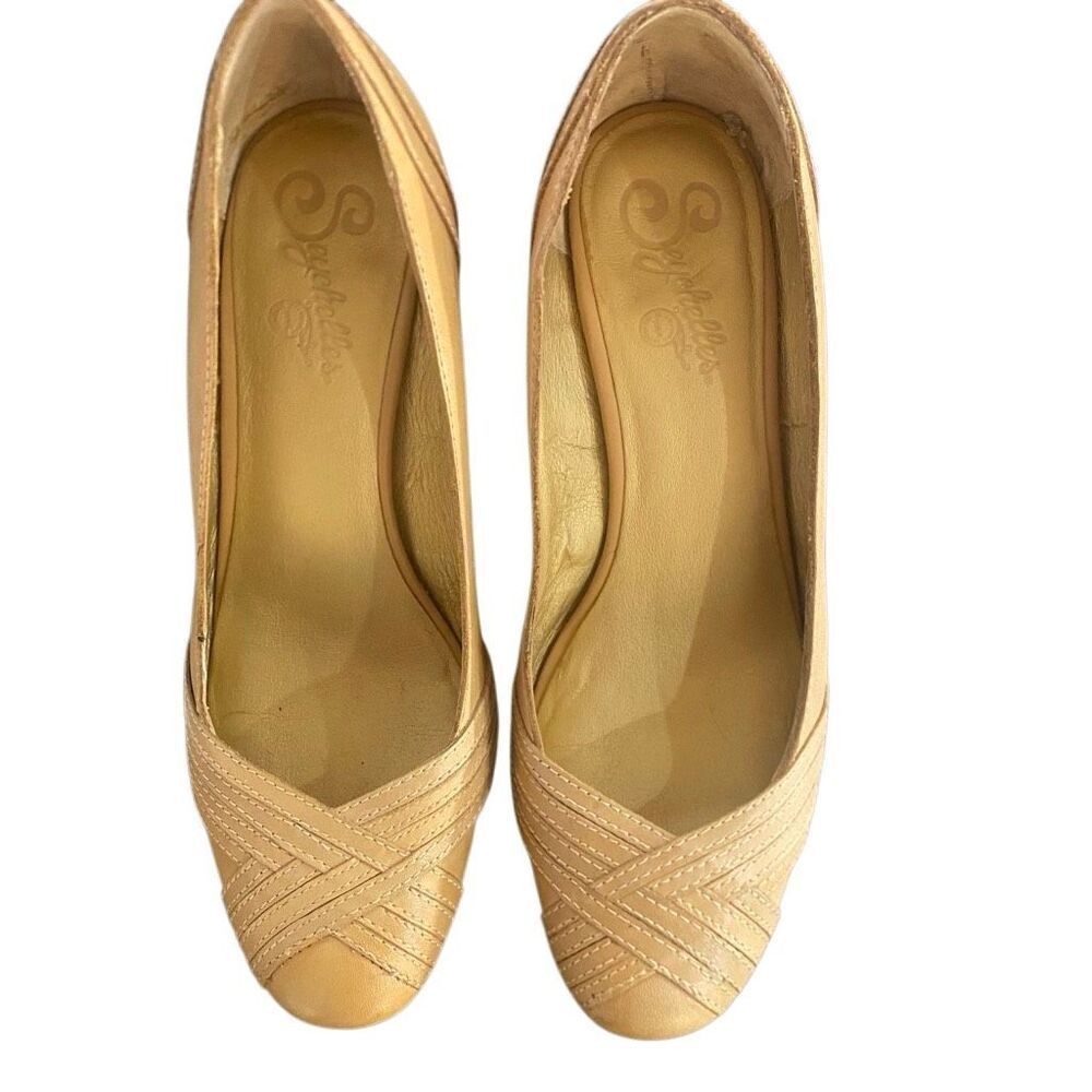 Seychelles size 7 leather upper freakish yellow heel